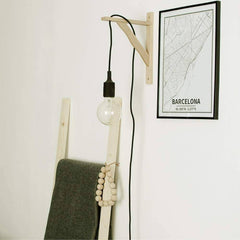 Aplique de pared nórdico "YOJO" -Escuadra de madera y colgante de silicona