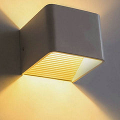 Aplique de pared LED "KUUTIO" 6W 529 lumens