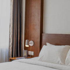 Aplique de pared interior orientable "Ben" con cable y enchufe - E27