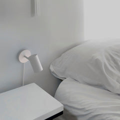 Aplique de pared interior orientable "Ben" con cable y enchufe - E27