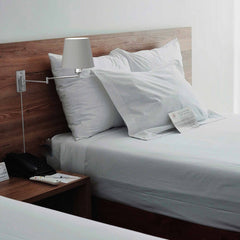 Aplique de pared con brazo articulado y enchufe "Clark" - E27