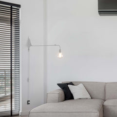 Aplique de pared orientable con cable y enchufe "Pitt"