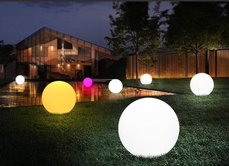 Esfera luminosa LED RGBW RESINA BLANCA, 50CM. 2.4W, IP65, Recargable