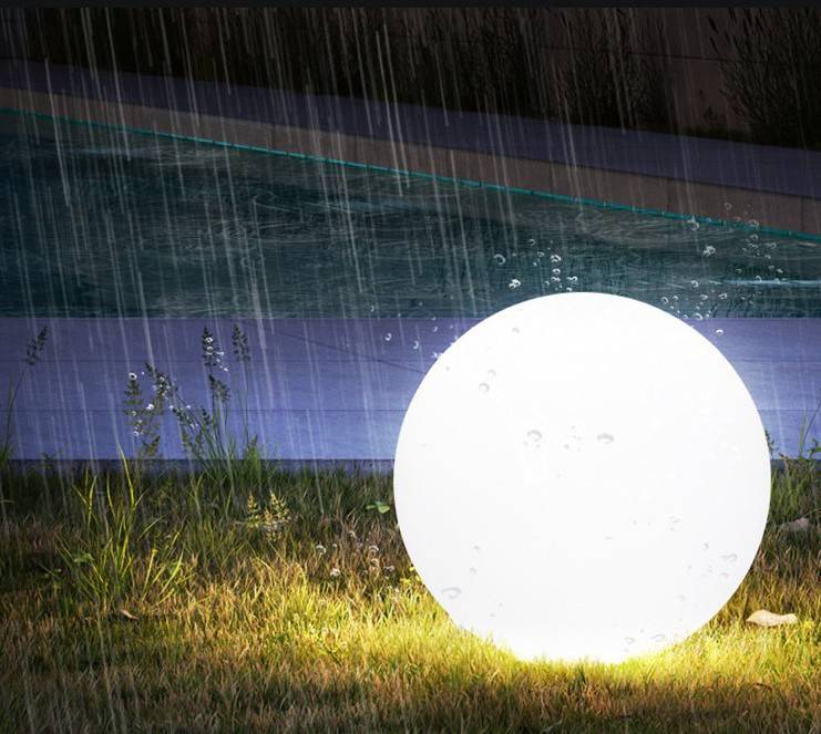Esfera luminosa LED RGBW RESINA BLANCA, 50CM. 2.4W, IP65, Recargable