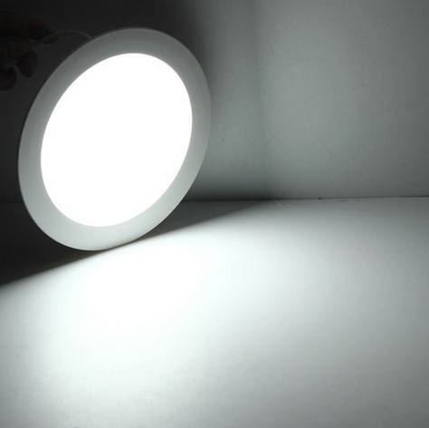 Downlight LED circular empotrable 6W - Corte Ø 110 mm - 5 años de garantía