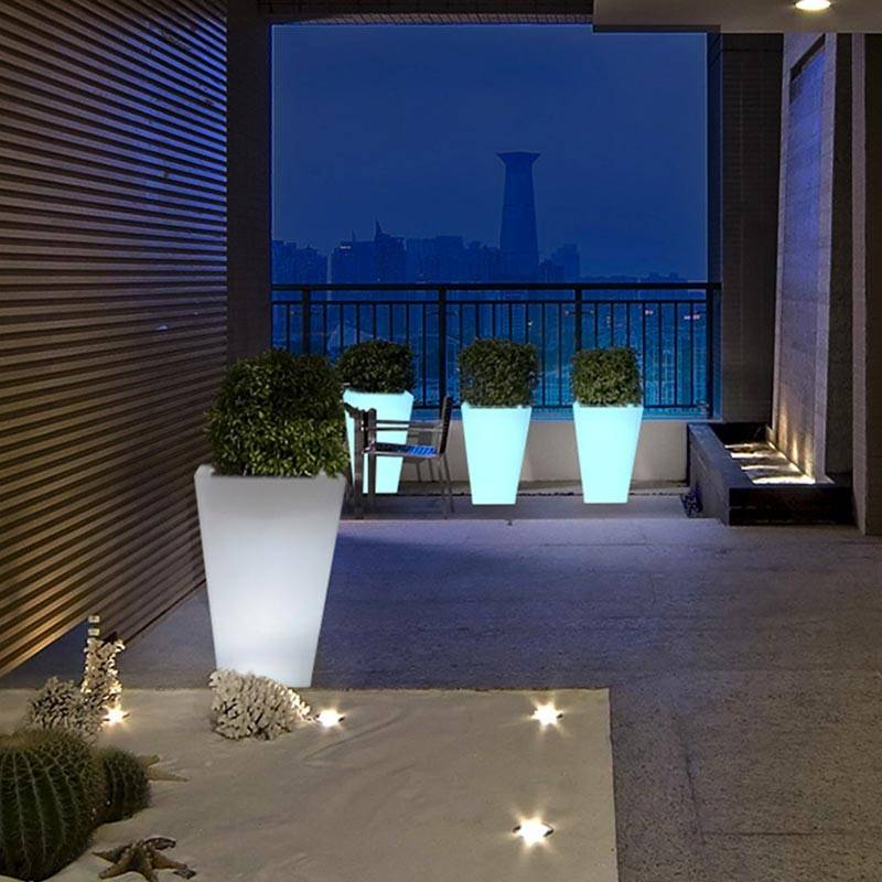 Macetero LED RGBW recargable 12W - Resina blanca - IP65 - 40x40x55cm