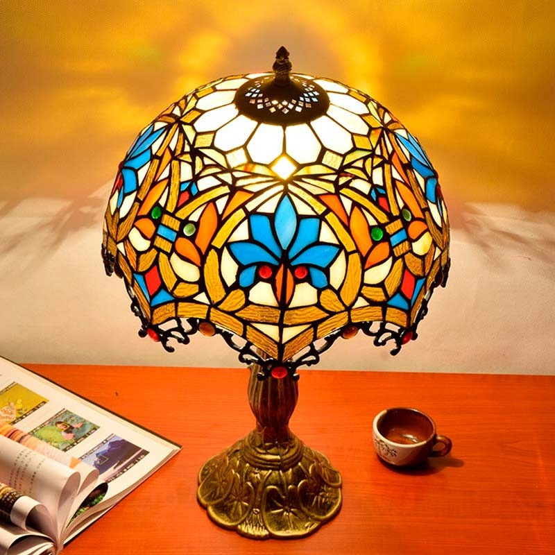 Lámpara de mesa inspiración "Tiffany" con mosaico floral en cristal