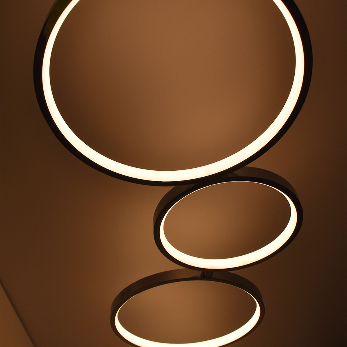 Lámpara de pie LED de aluminio "NATALIE" - 30W - Luz cálida