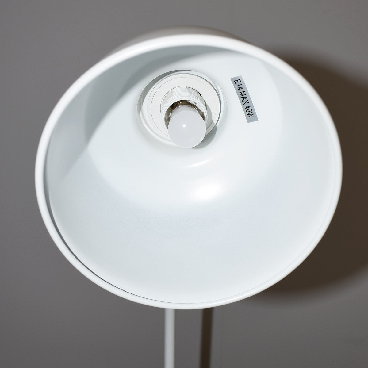 Lámpara de mesa nórdica "KUKKA"