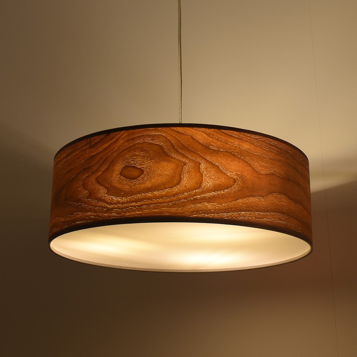 Lampara colgante con pantalla efecto madera "MATAGALLS" - 3xE27