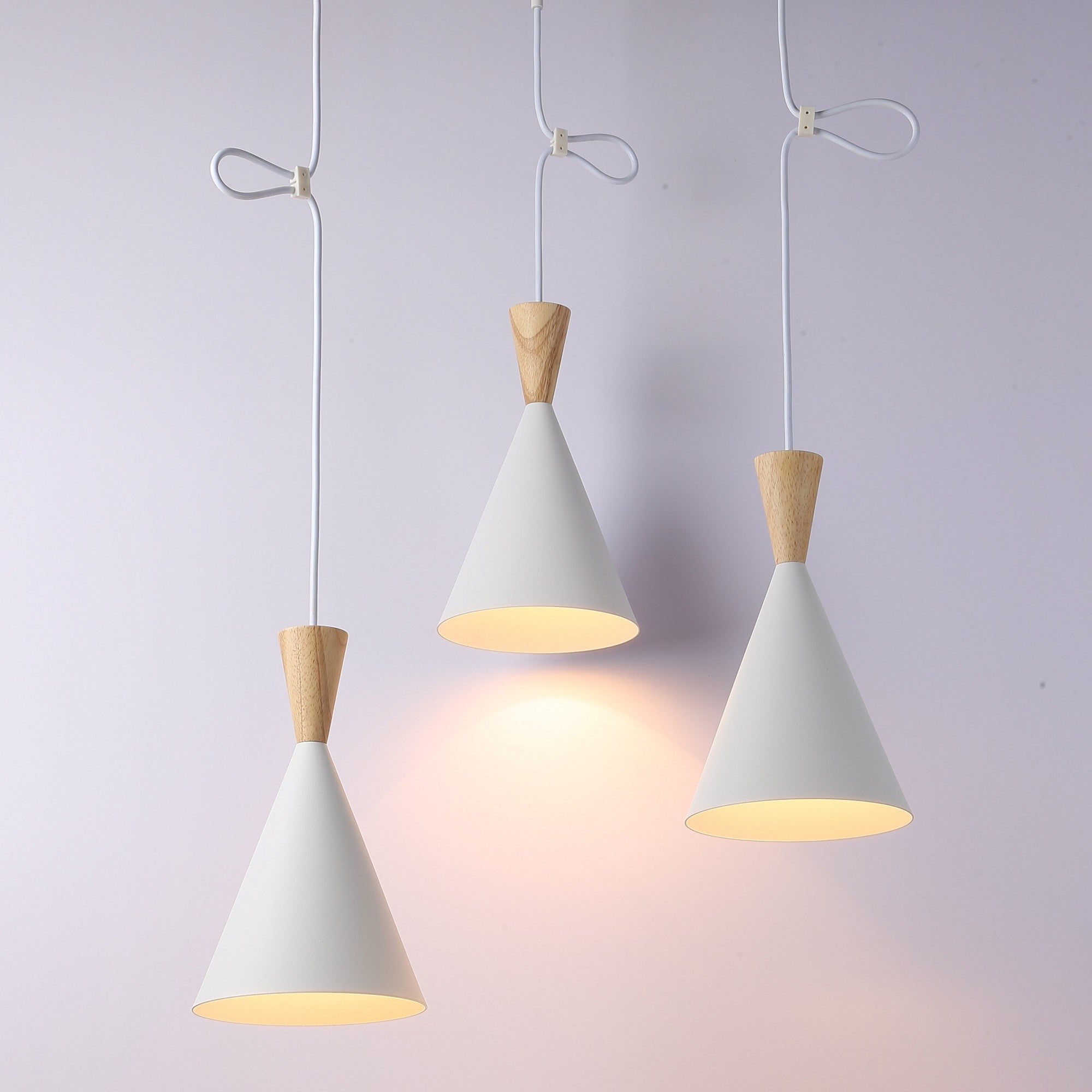 Lámpara colgante triple de metal y madera "Lima"