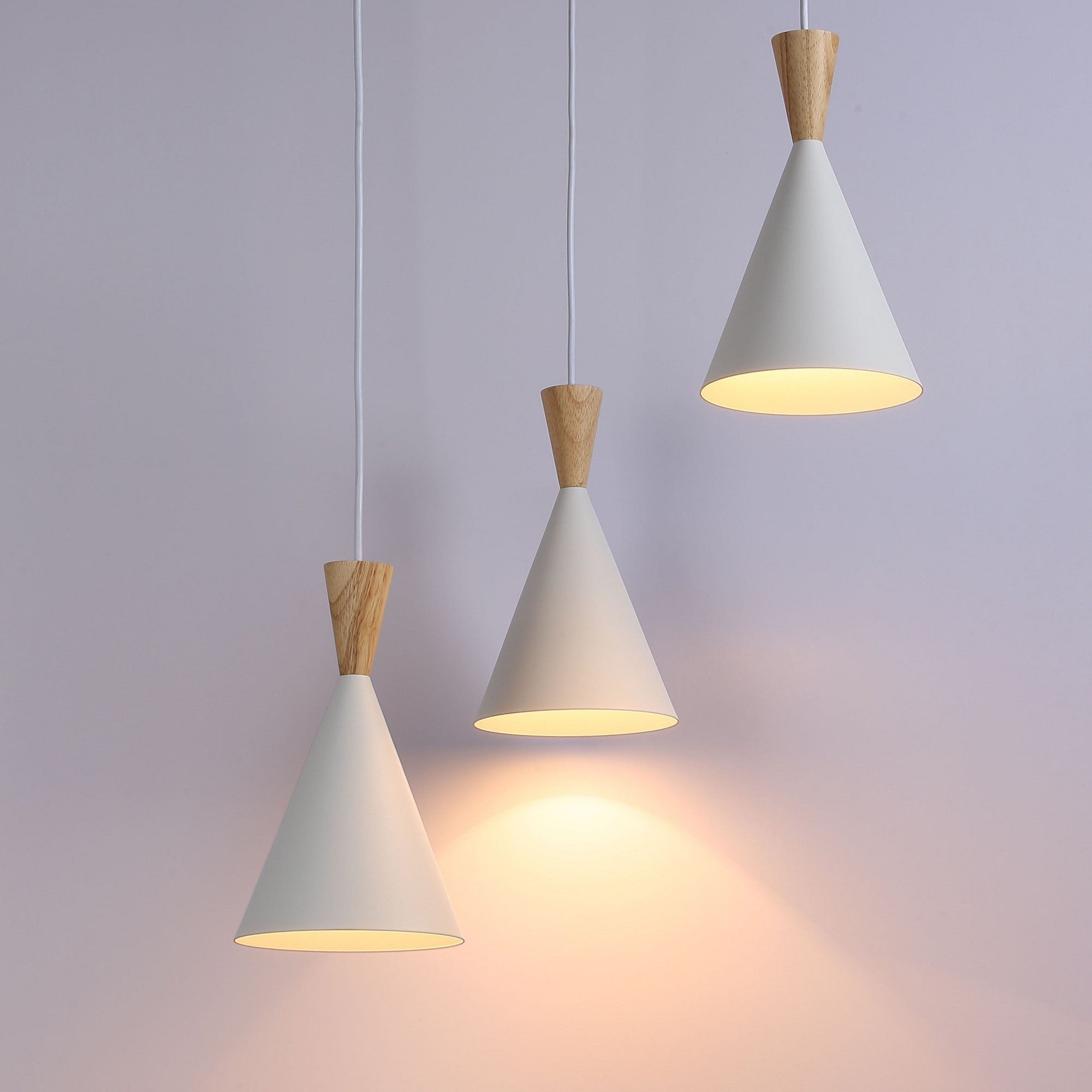 Lámpara colgante triple de metal y madera "Lima"