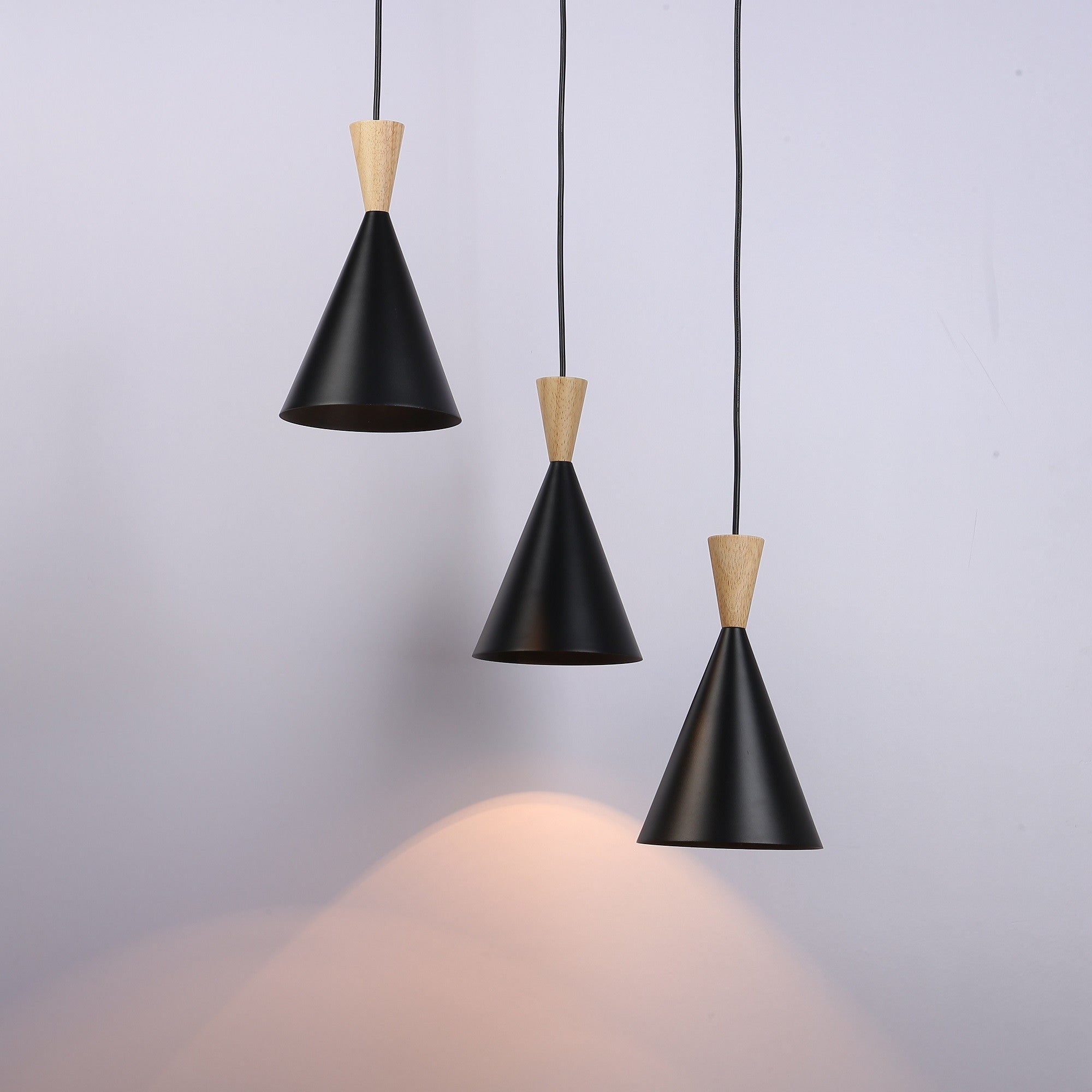 Lámpara colgante triple de metal y madera "Lima"