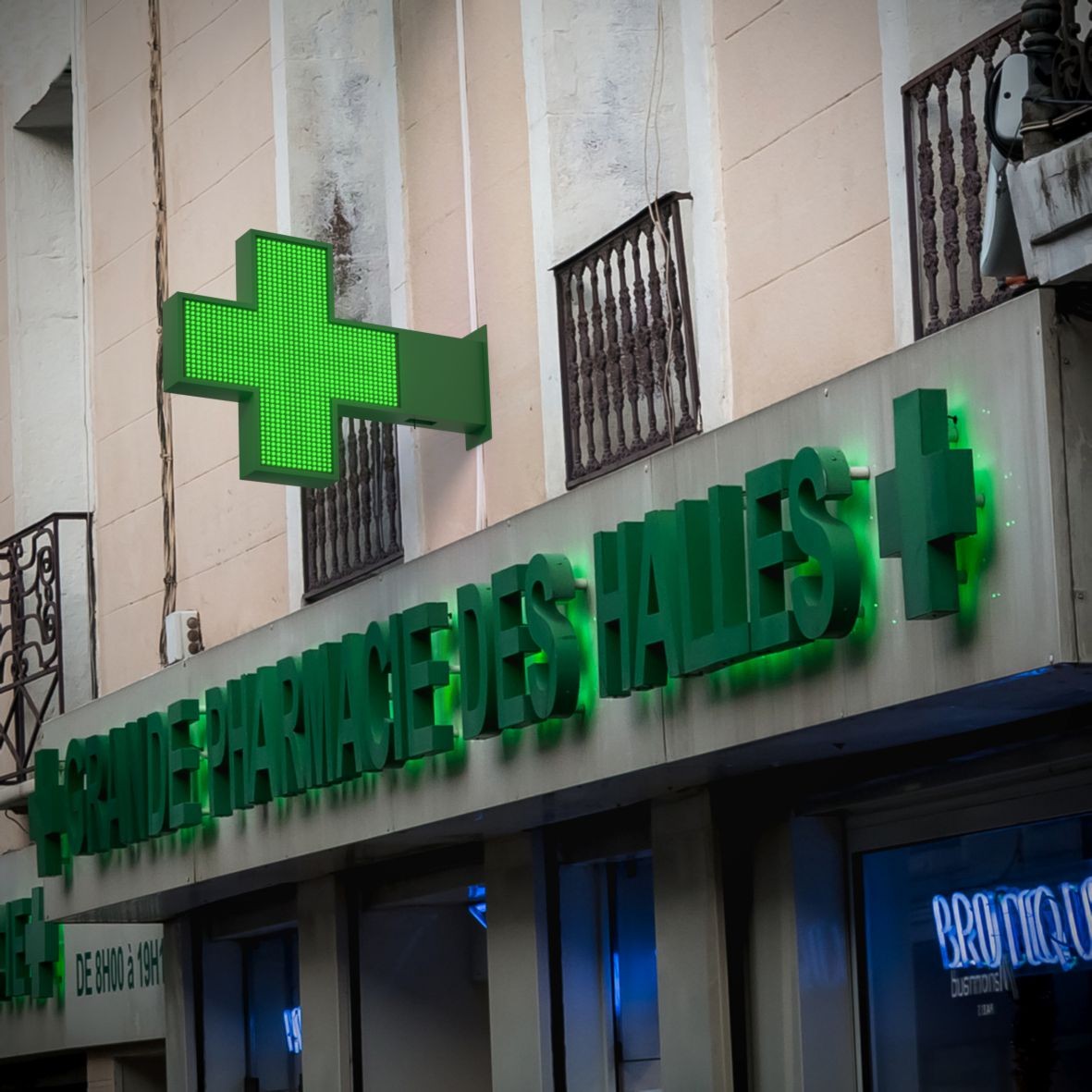 Cruz de farmacia LED monocolor verde programable P10 - Exterior - 96x96cm