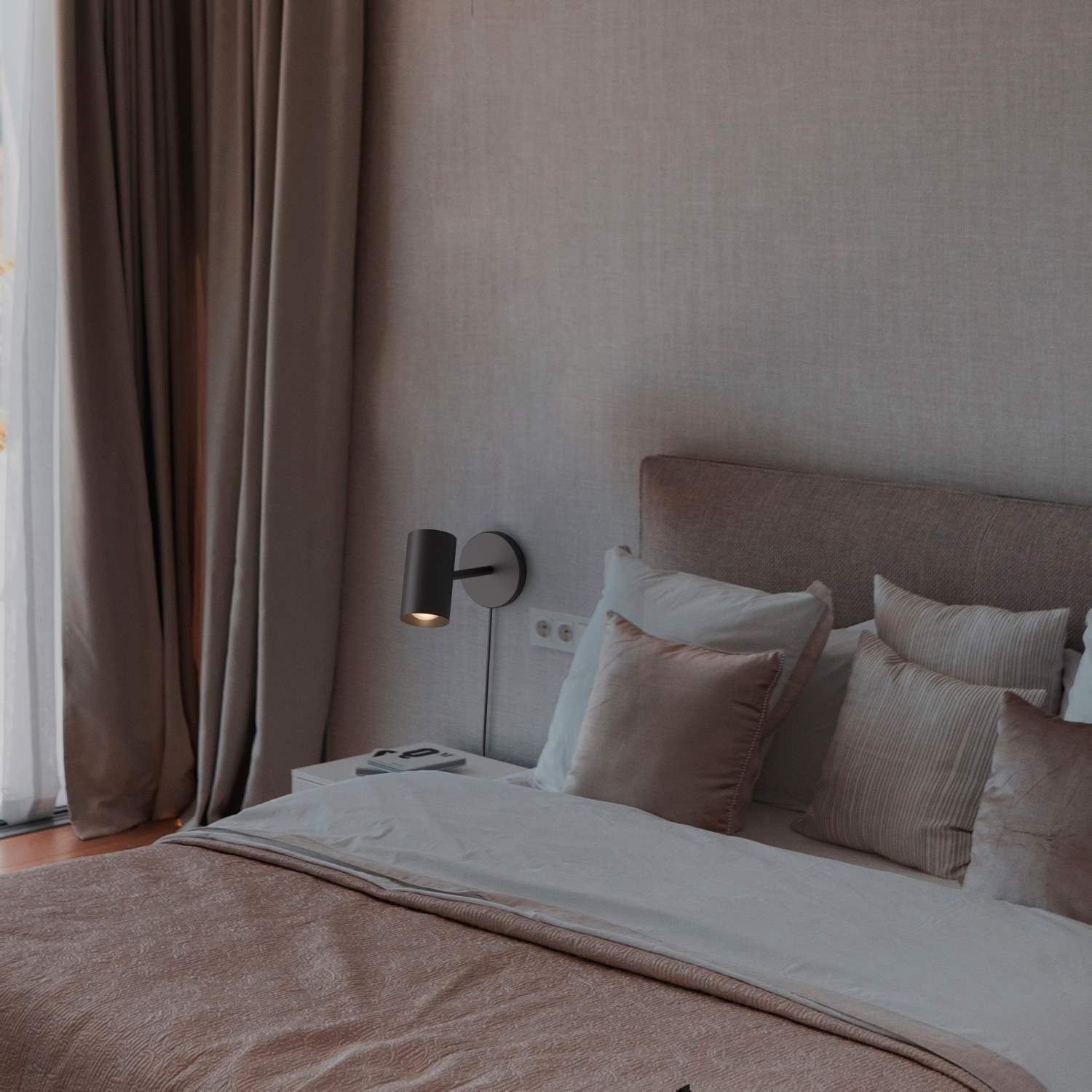 Aplique de pared interior orientable "Ben" con cable y enchufe - E27