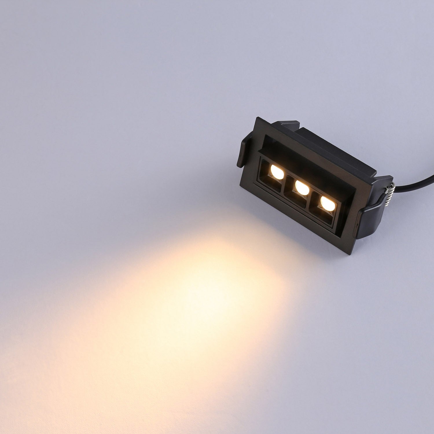 Foco lineal LED empotrable 6W - Orientable - UGR18 - CRI90 - Chip OSRAM - 2800K