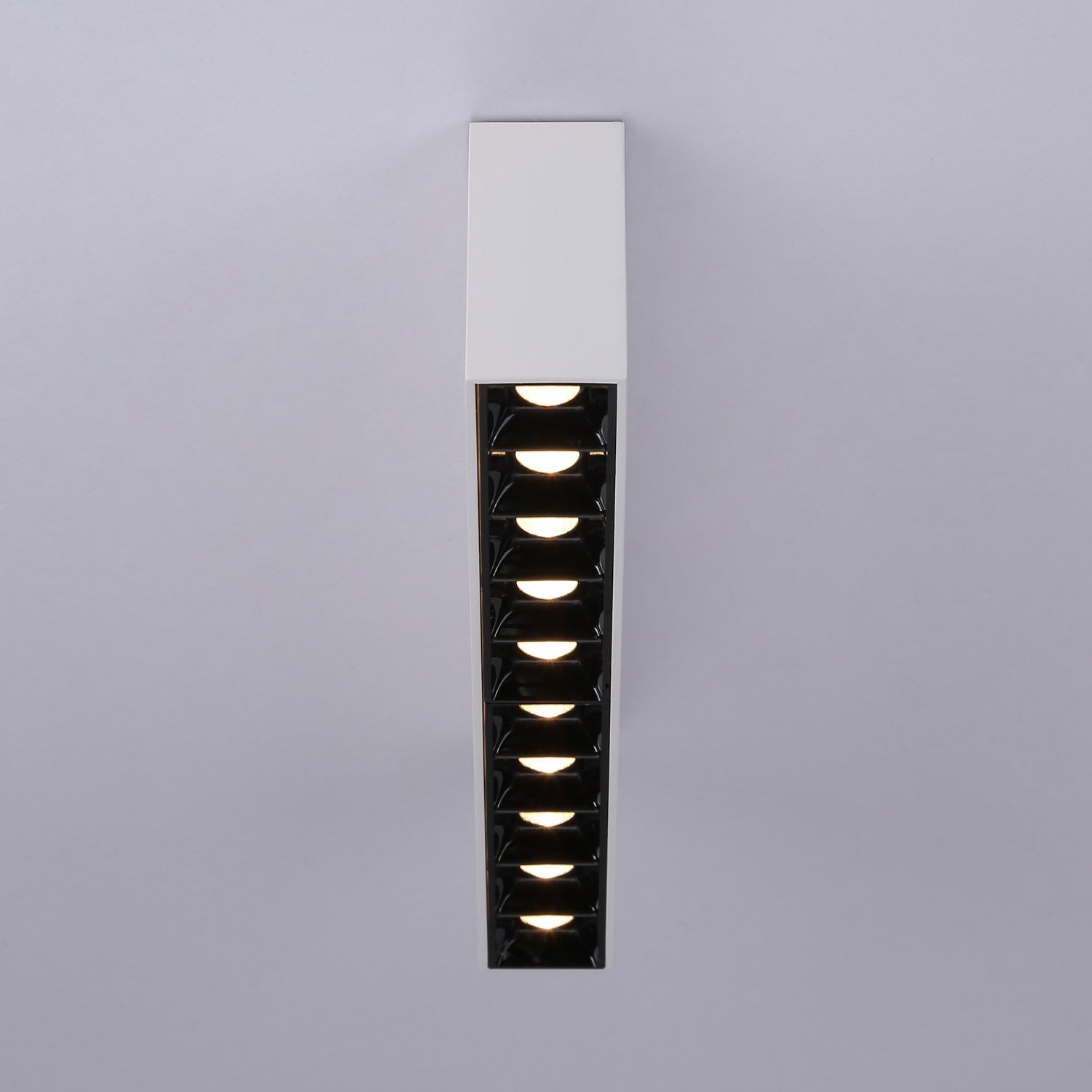 Foco lineal LED superficie color blanco - 20W - UGR18 - CRI90 - Chip OSRAM