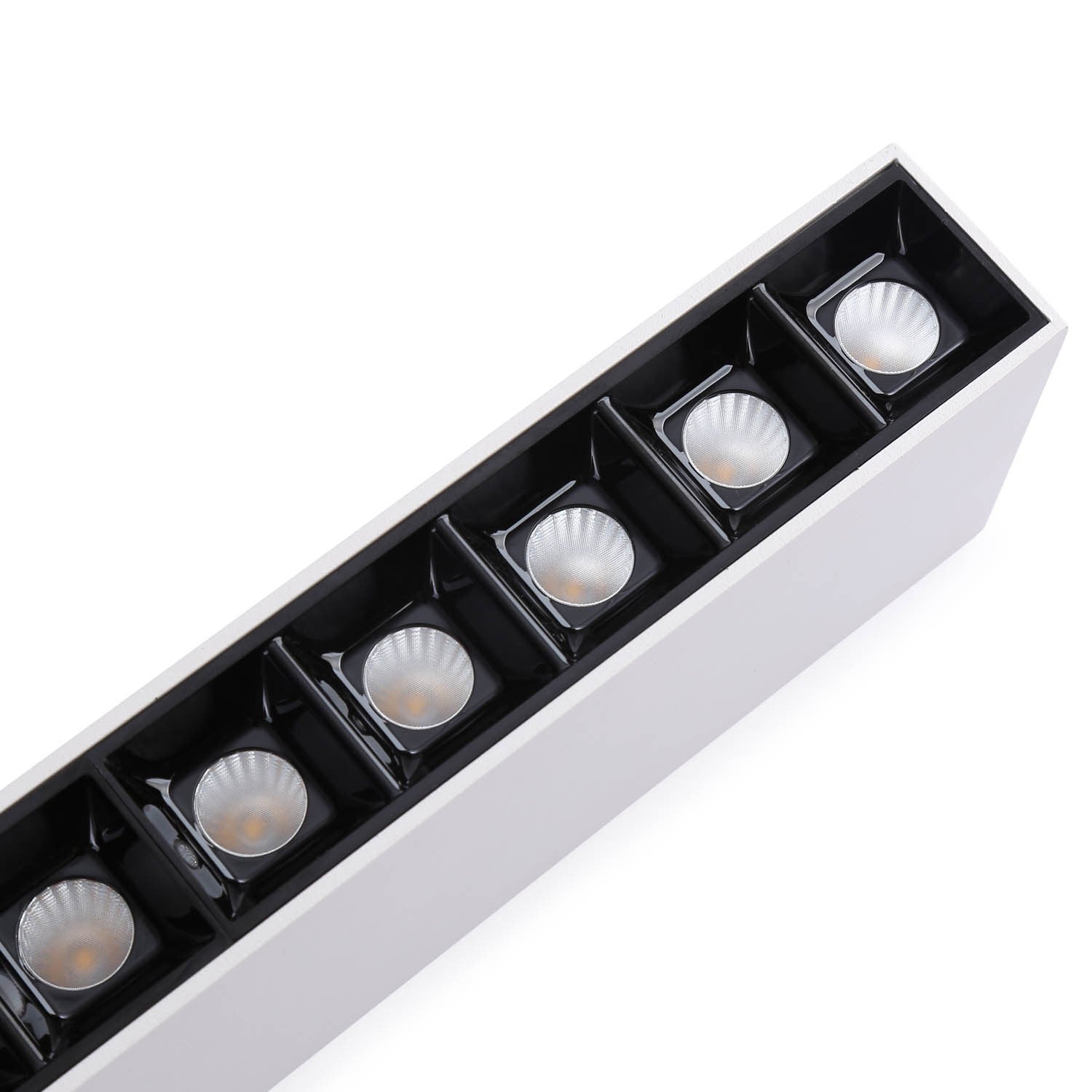 Foco lineal LED superficie color blanco - 20W - UGR18 - CRI90 - Chip OSRAM