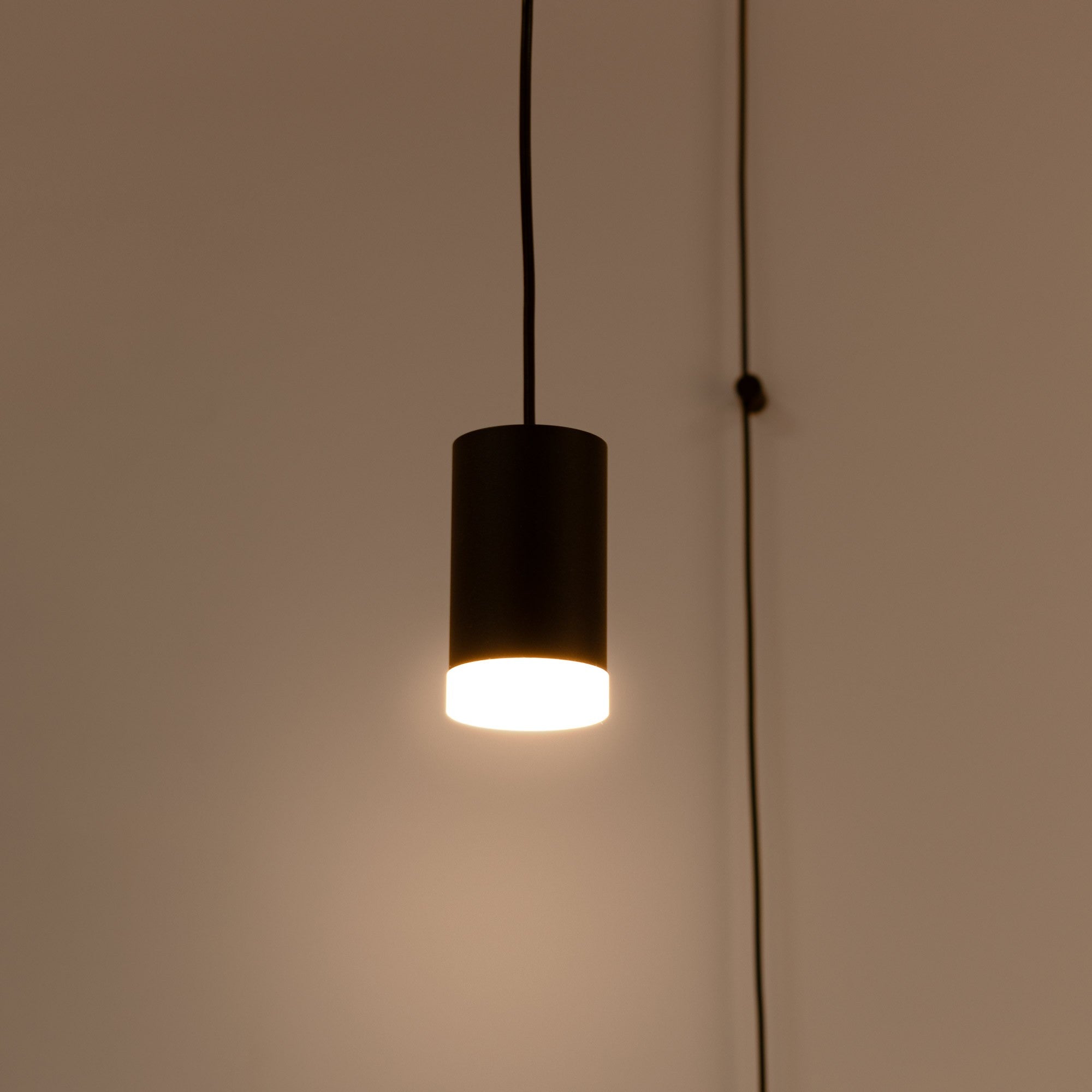 Lámpara colgante de diseño "Nébula" con enchufe e interruptor - 1x6W