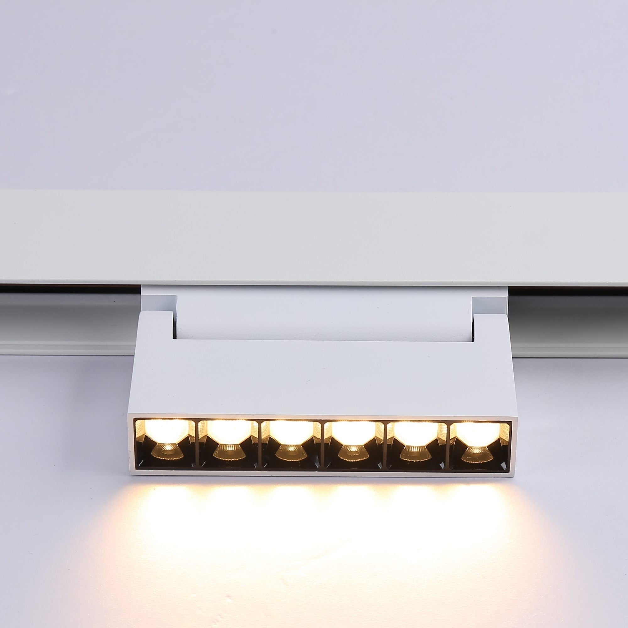 Luminaria lineal LED orientable para carril magnético 48V - 6W - UGR16