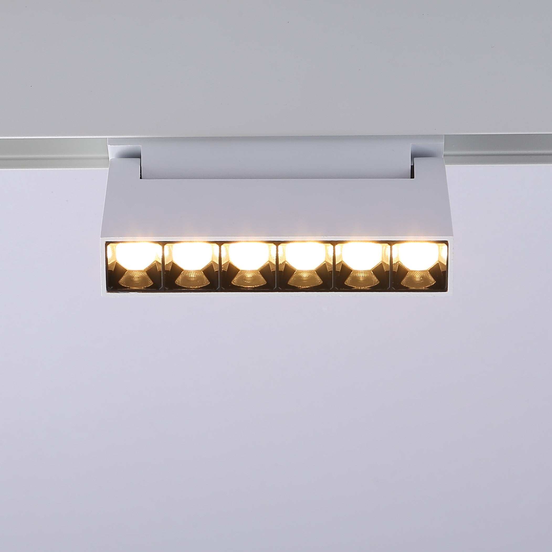 Luminaria lineal LED orientable para carril magnético 48V - 6W - UGR16