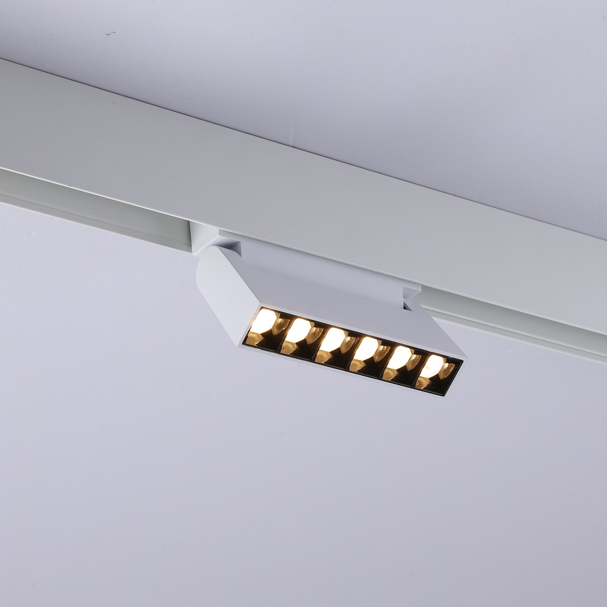 Luminaria lineal LED orientable para carril magnético 48V - 6W - UGR16