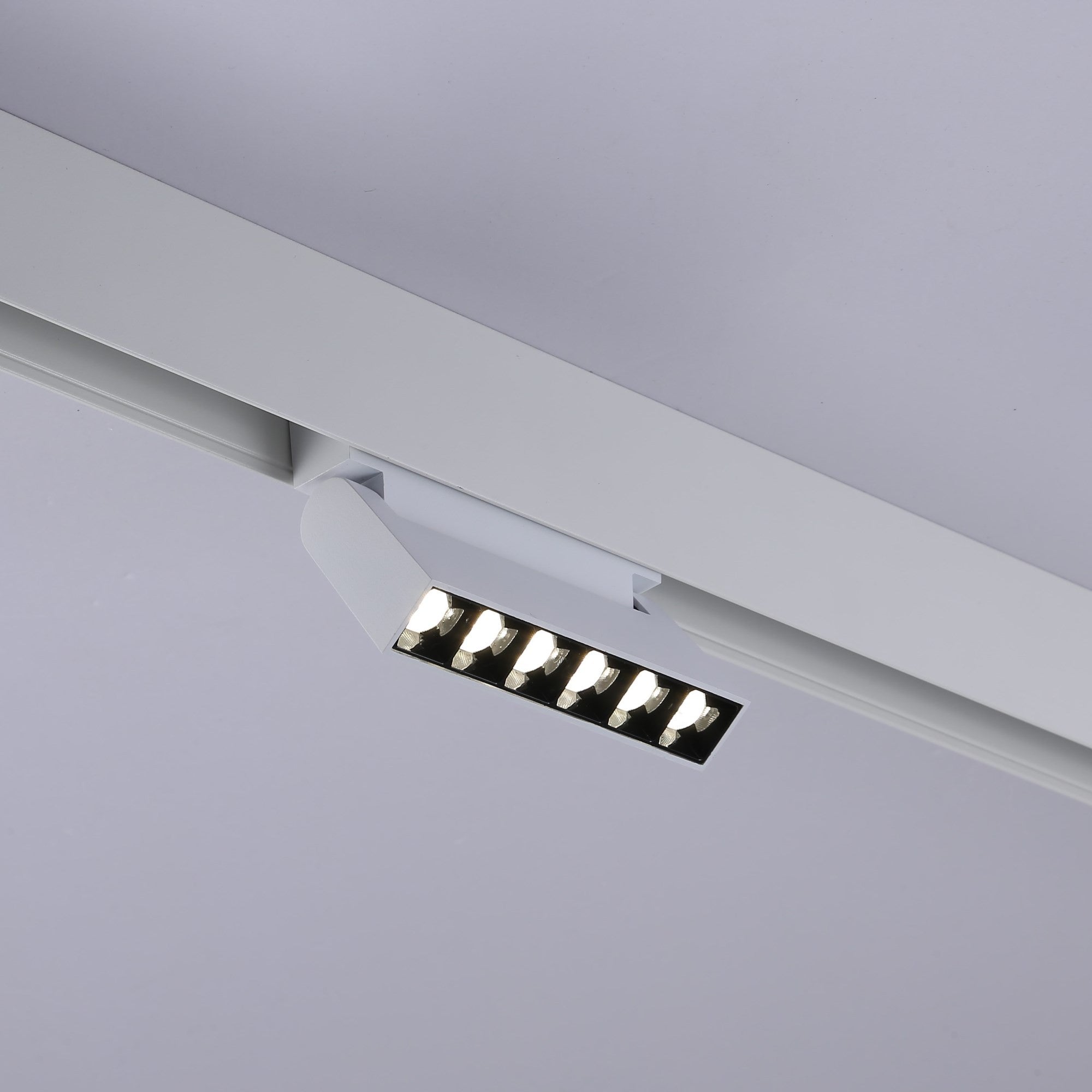 Luminaria lineal LED orientable para carril magnético 48V - 6W - UGR16