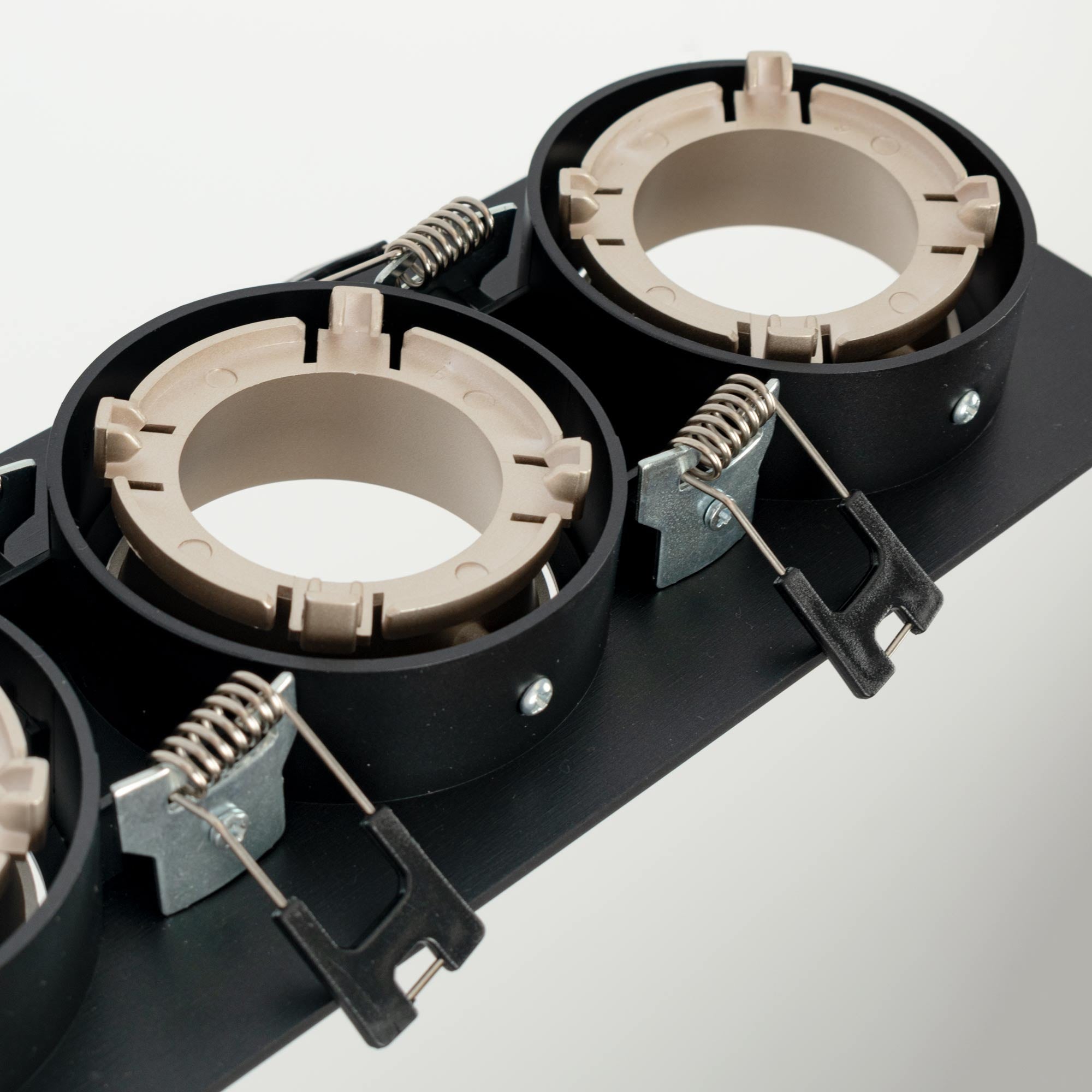 Aro downlight cuadrado basculante triple GU10 / MR16 - Bajo UGR - Corte 75 x 235mm