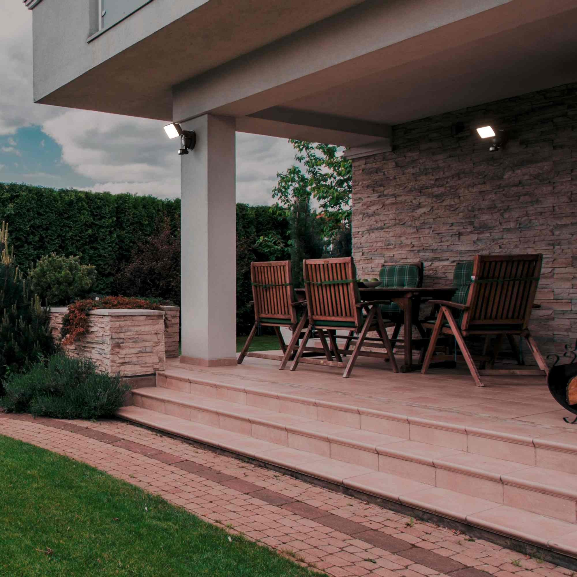 Proyector LED de pared exterior con sensor PIR 15W - 4000K - IP54