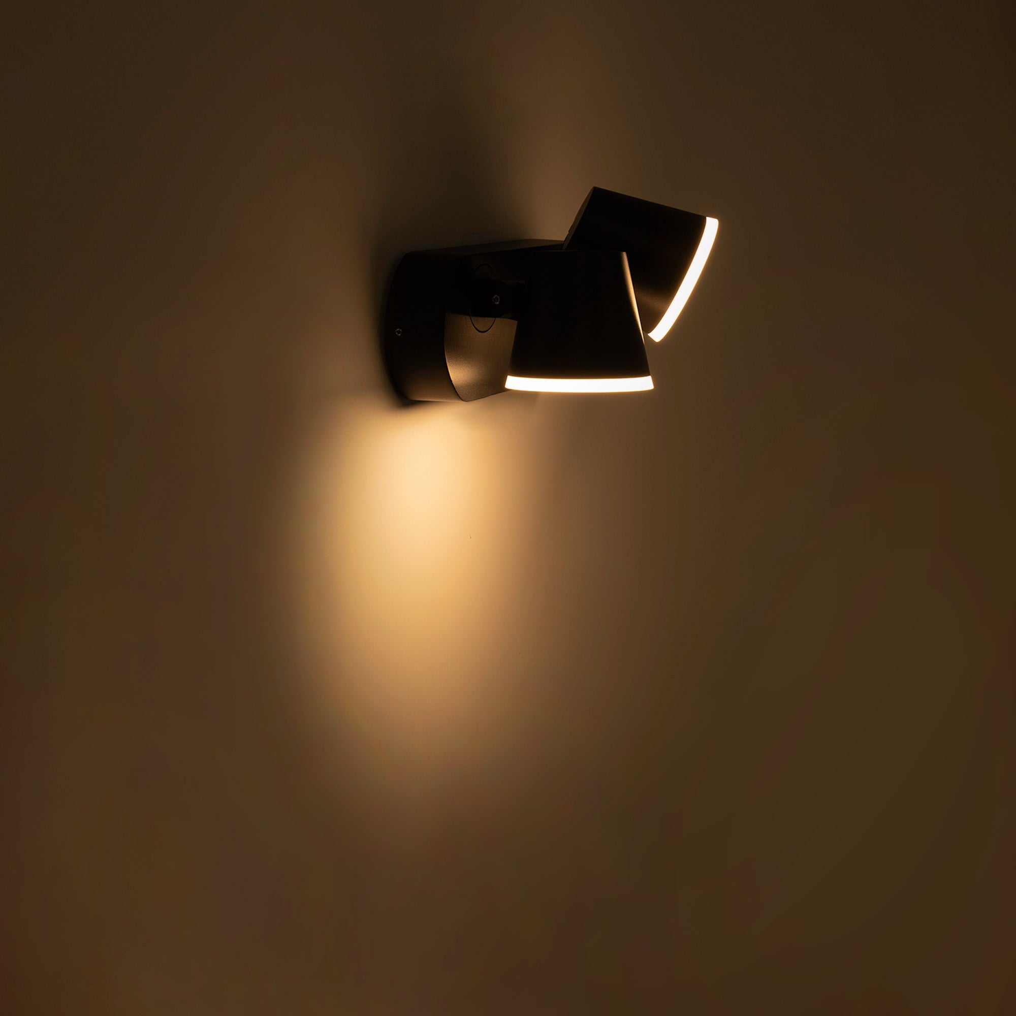 Aplique de pared exterior doble "Tura" - 20,5W - Orientable - 3000K - IP54