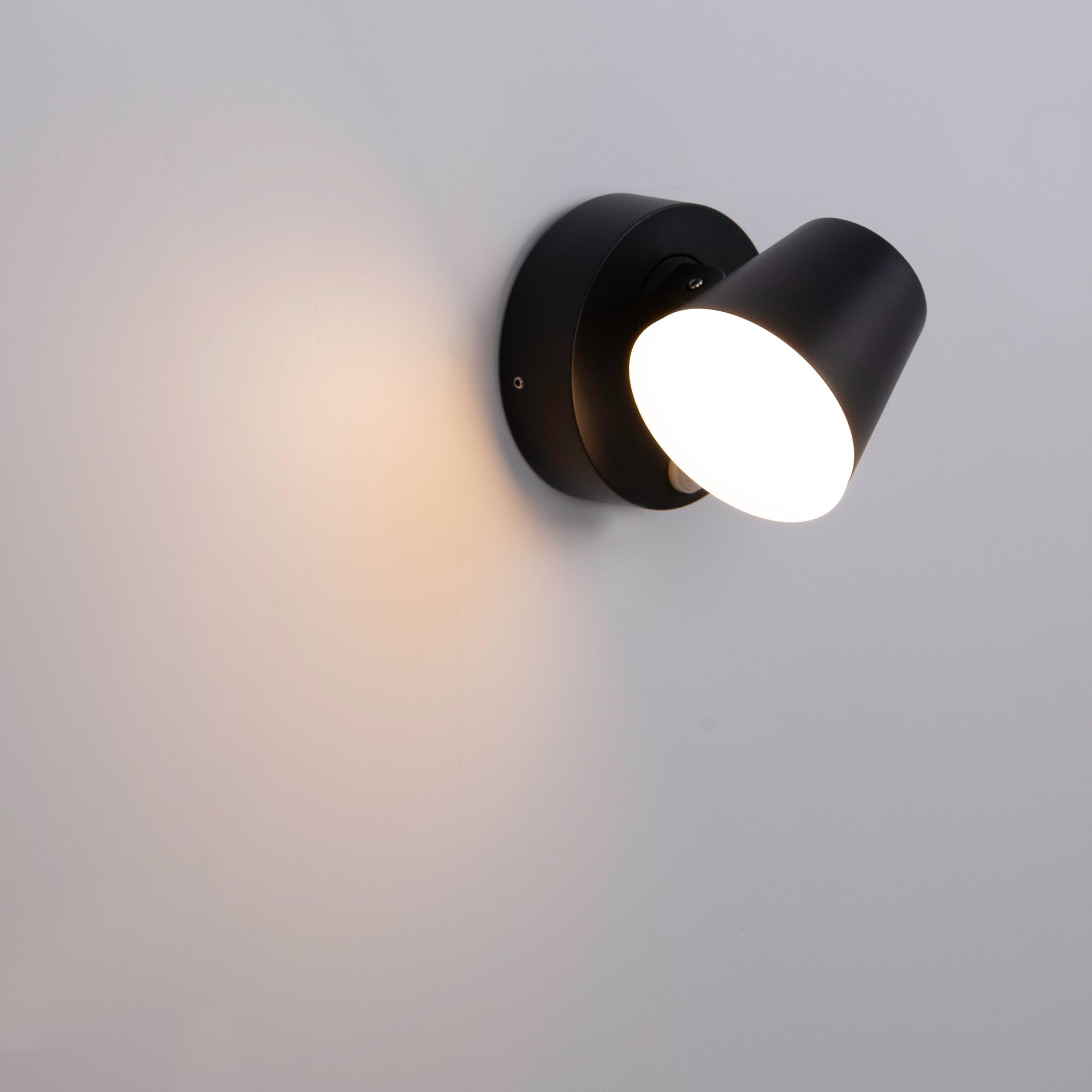 Aplique de pared exterior con sensor PIR  "Stan" - 12,5W - Orientable - 3000K - IP54
