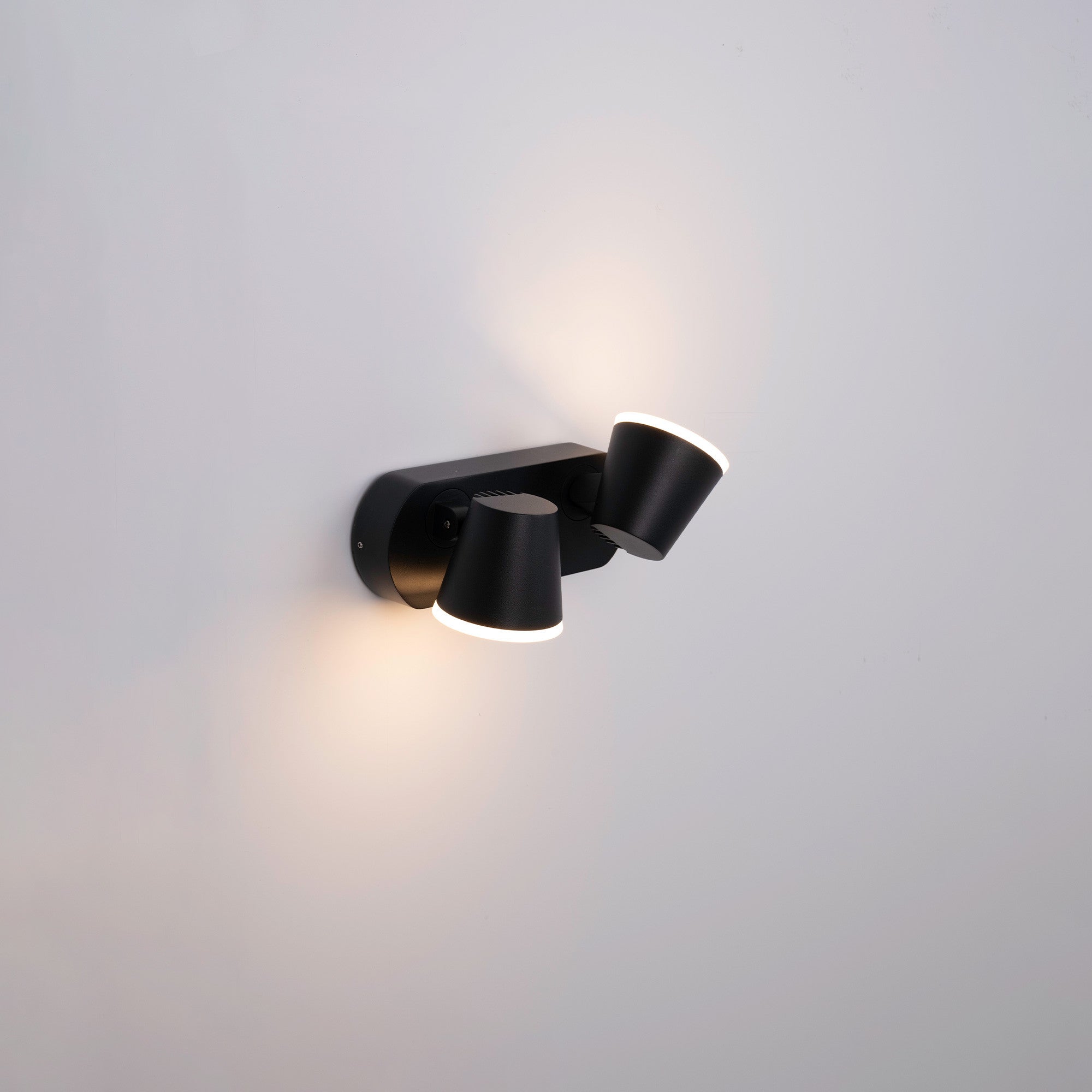 Aplique de pared exterior doble con sensor PIR "Tura" - 20,5W - Orientable - 3000K - IP54