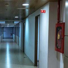 Luz de emergencia permanente con pictograma "Boca de incendio"