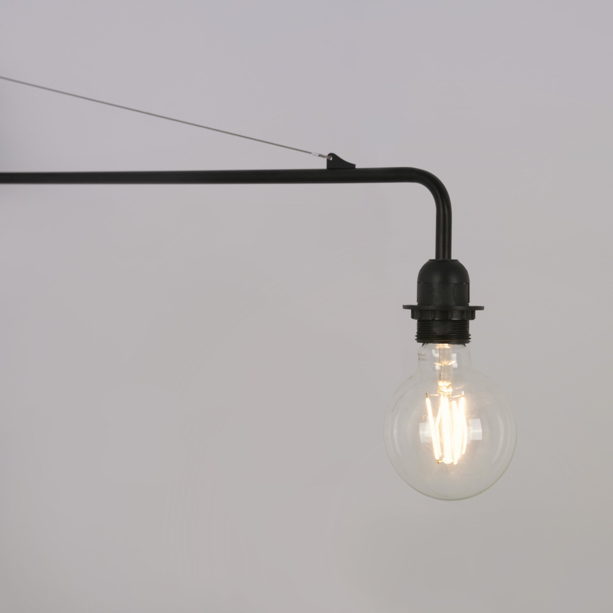 Aplique de pared orientable con cable y enchufe "Pitt"