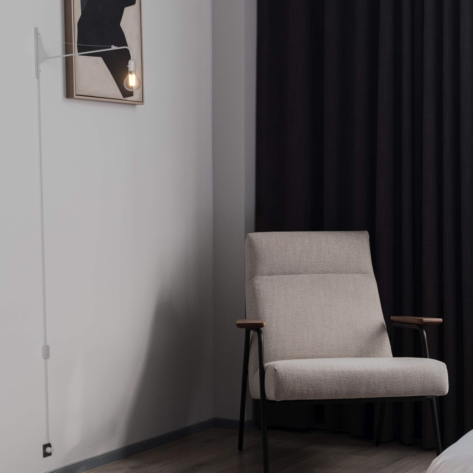 Aplique de pared orientable con cable y enchufe "Pitt"