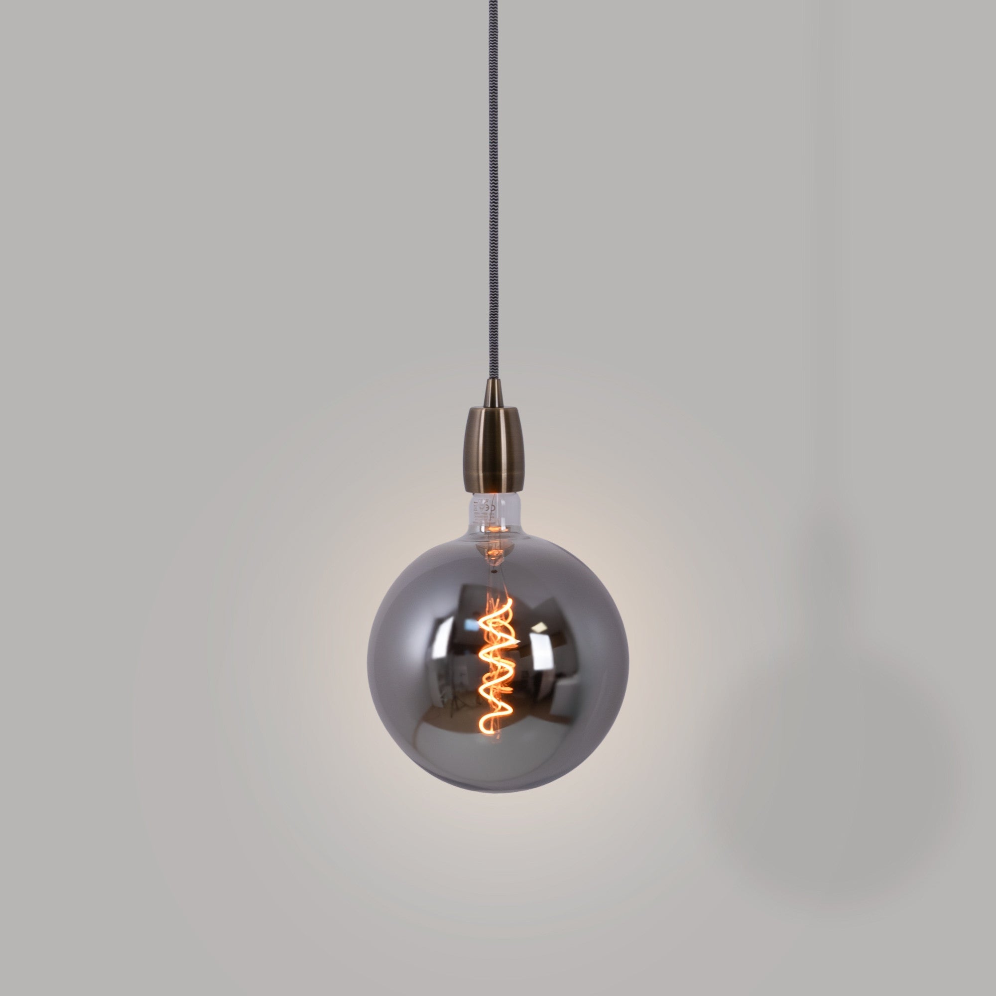 Bombilla decorativa globo filamento con tinte ahumado "Smoky" E27 G200 - Regulable - 4W - 1800K