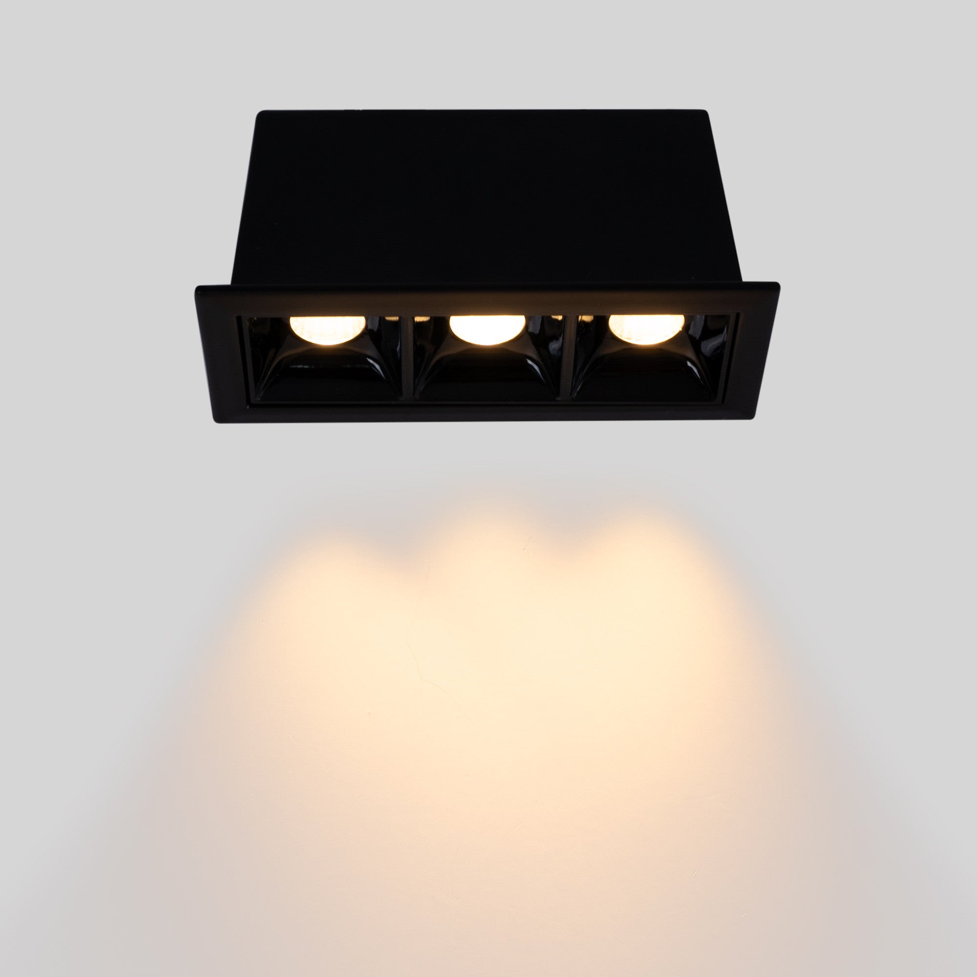 Foco lineal LED empotrable triple 6W - UGR18 - CRI90 - Chip OSRAM