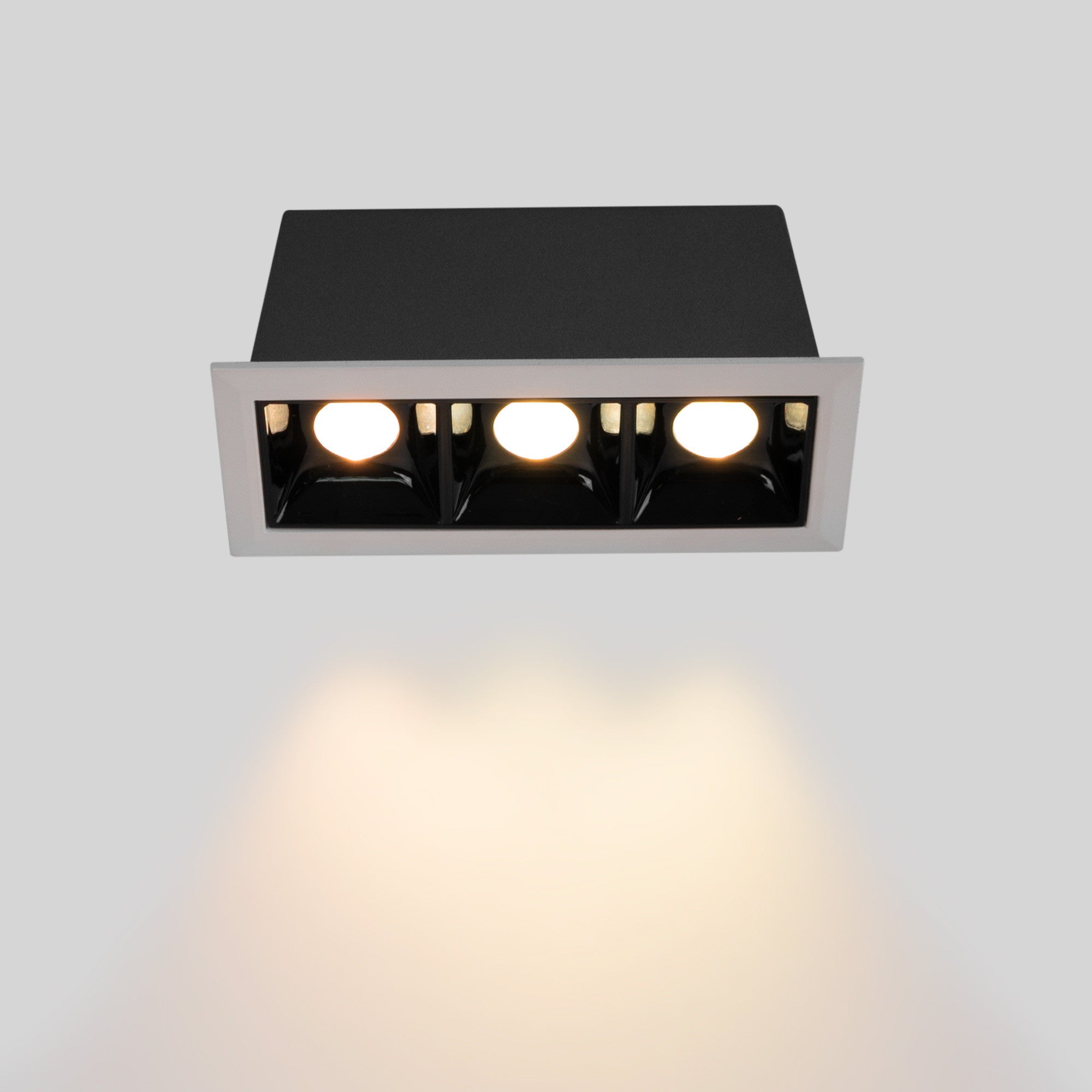 Foco lineal LED empotrable triple 6W - UGR18 - CRI90 - Chip OSRAM