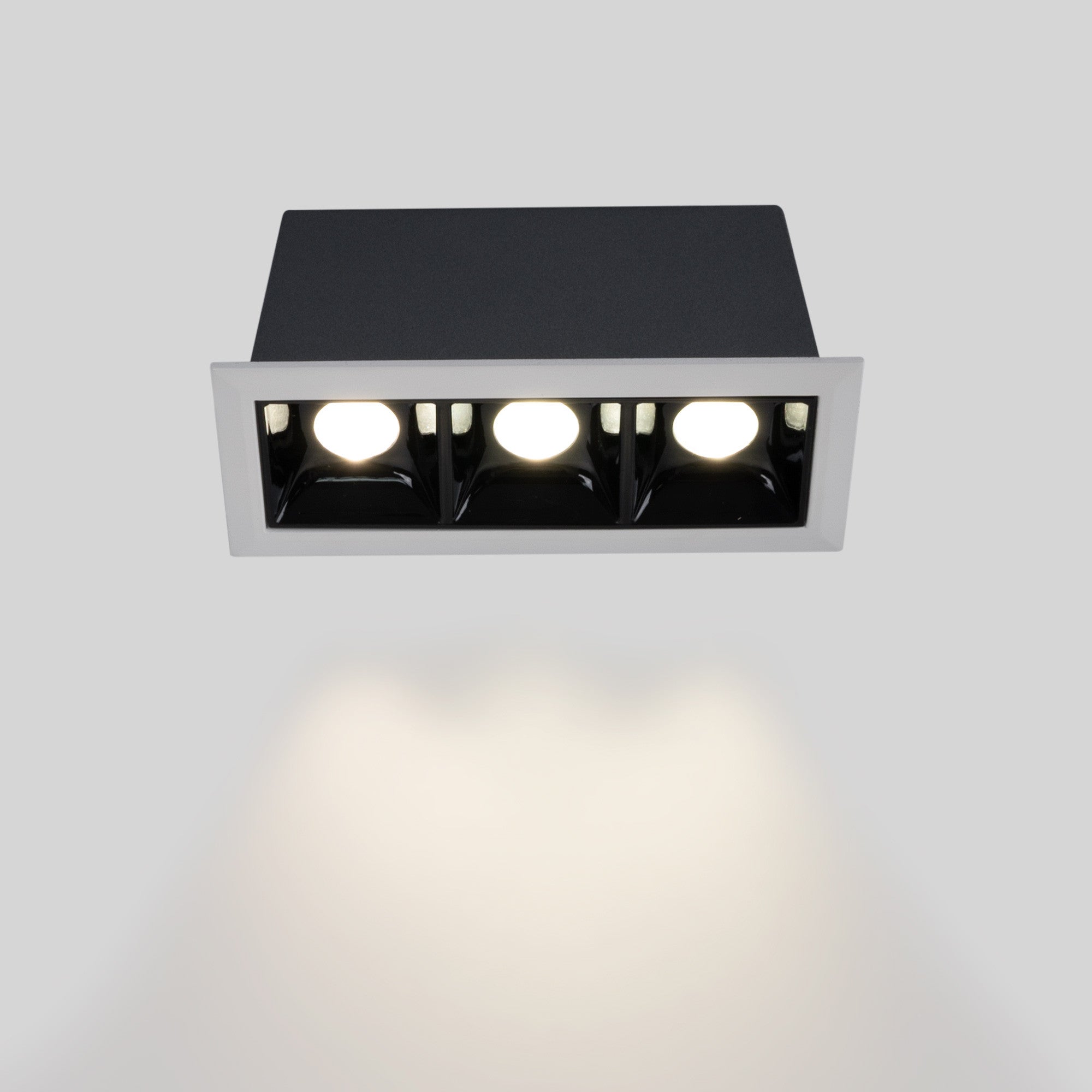 Foco lineal LED empotrable triple 6W - UGR18 - CRI90 - Chip OSRAM