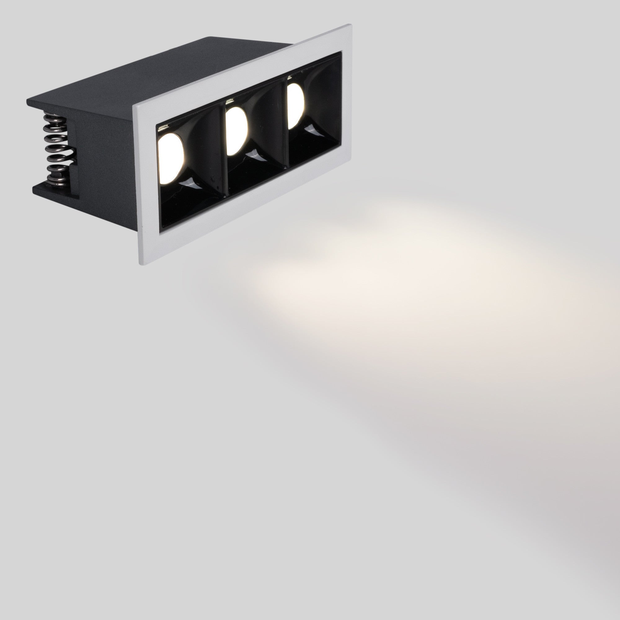 Foco lineal LED empotrable triple 6W - UGR18 - CRI90 - Chip OSRAM