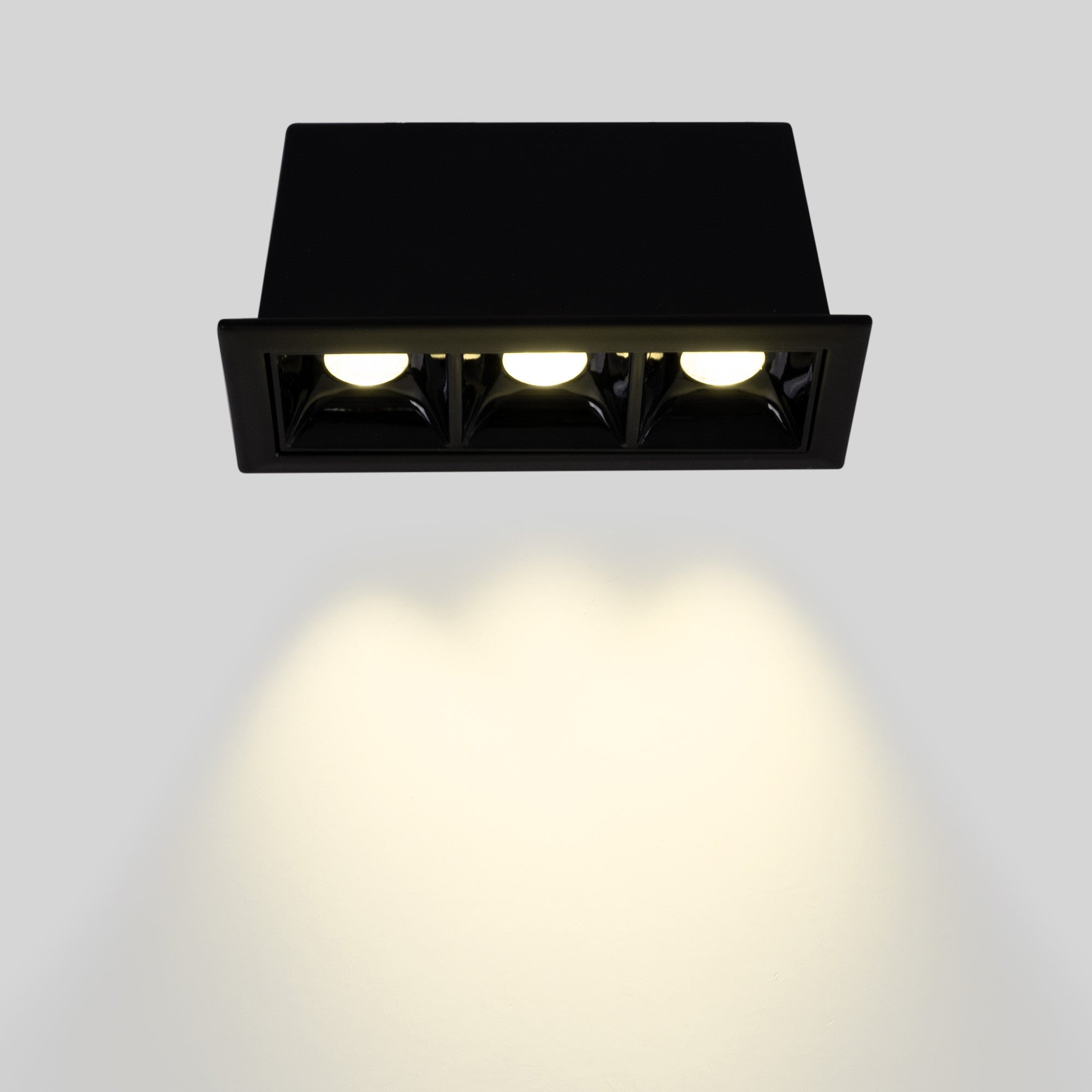 Foco lineal LED empotrable triple 6W - UGR18 - CRI90 - Chip OSRAM