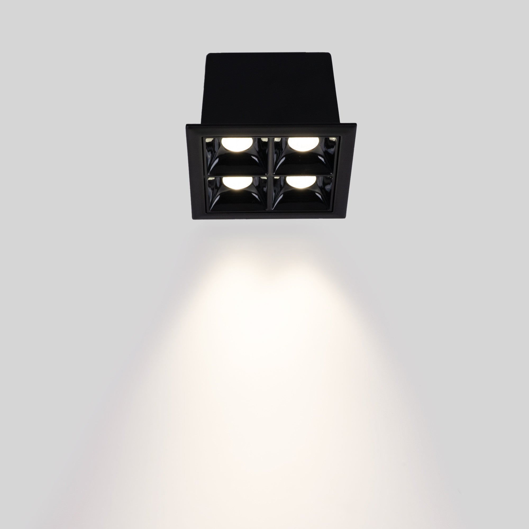 Downlight LED cuadrado empotrable 8W - 4 Focos - UGR18 - CRI90 - Chip OSRAM