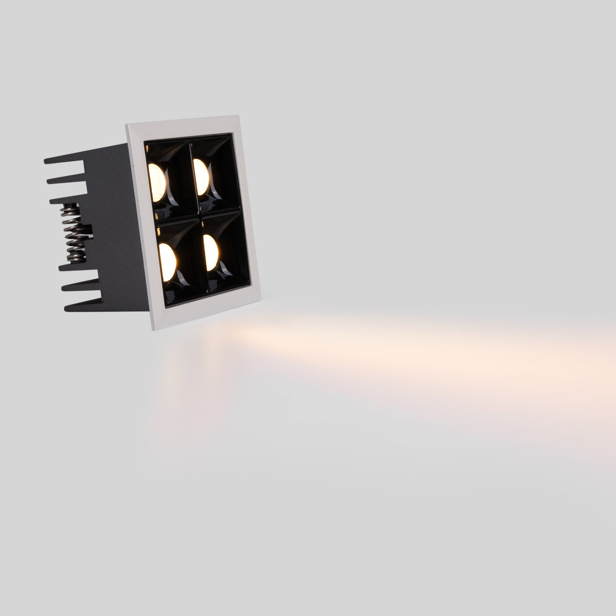Downlight LED cuadrado empotrable 8W - 4 Focos - UGR18 - CRI90 - Chip OSRAM