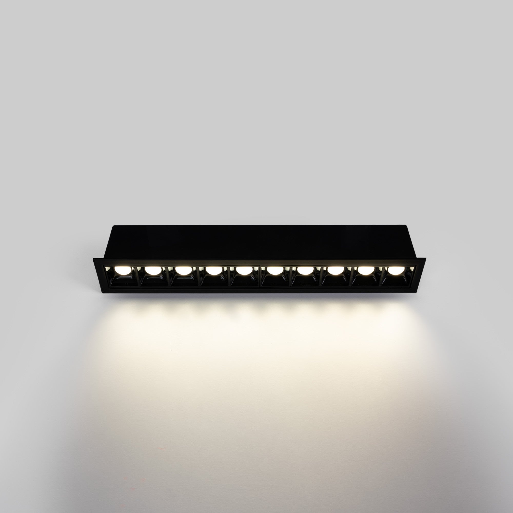 Foco lineal LED empotrable 20W - UGR18 - CRI90 - Chip OSRAM