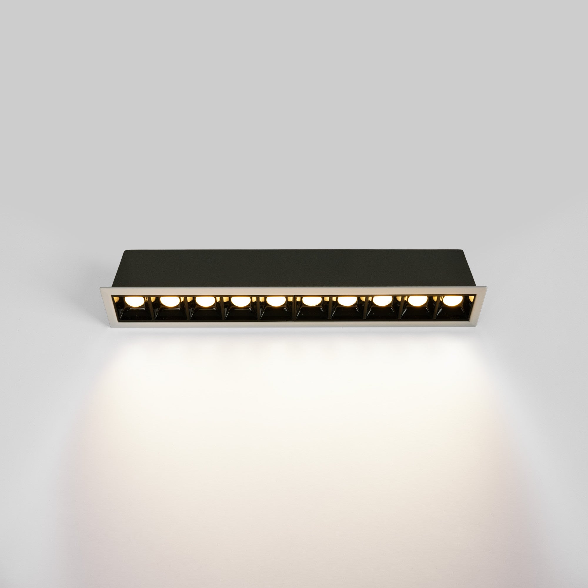 Foco lineal LED empotrable 20W - UGR18 - CRI90 - Chip OSRAM