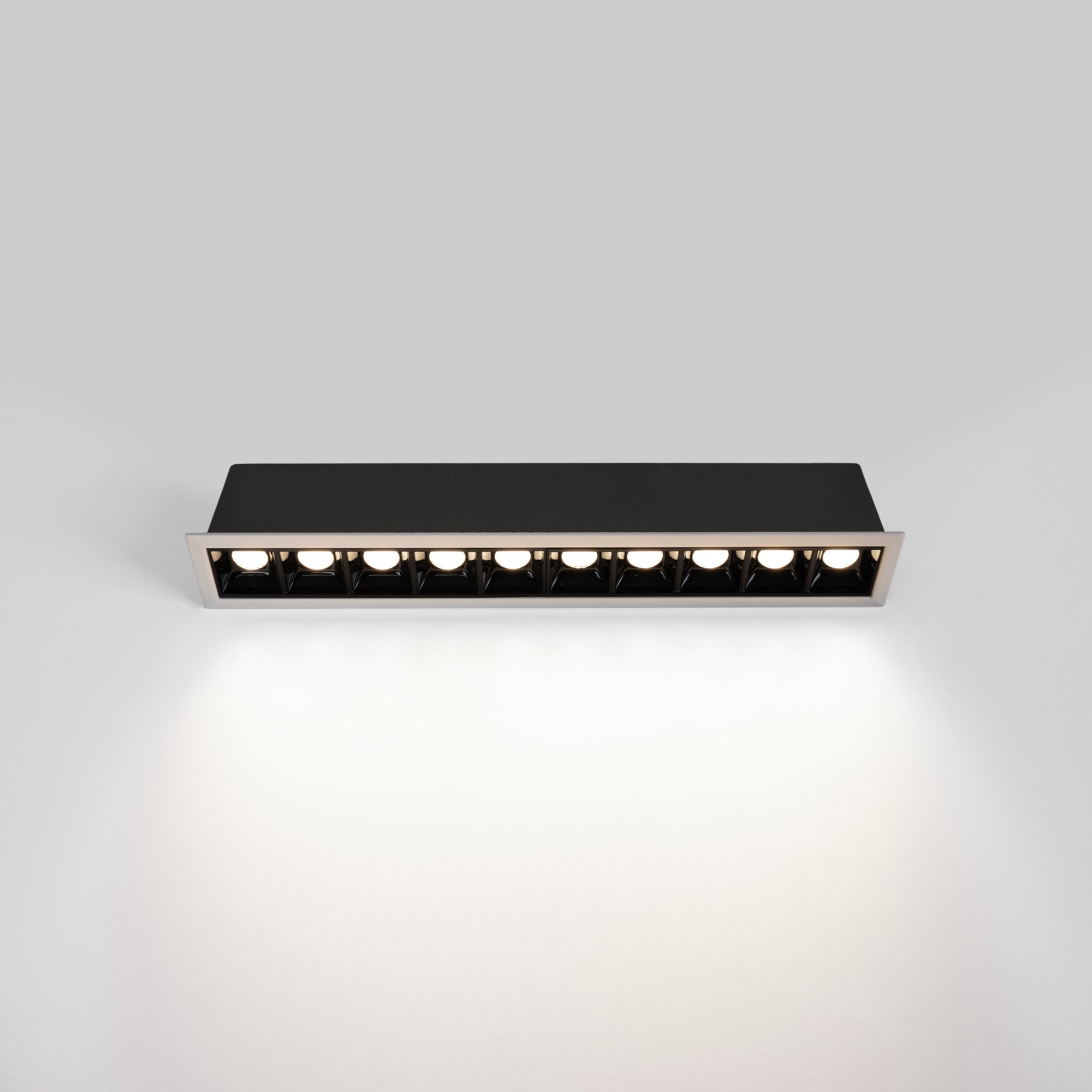 Foco lineal LED empotrable 20W - UGR18 - CRI90 - Chip OSRAM