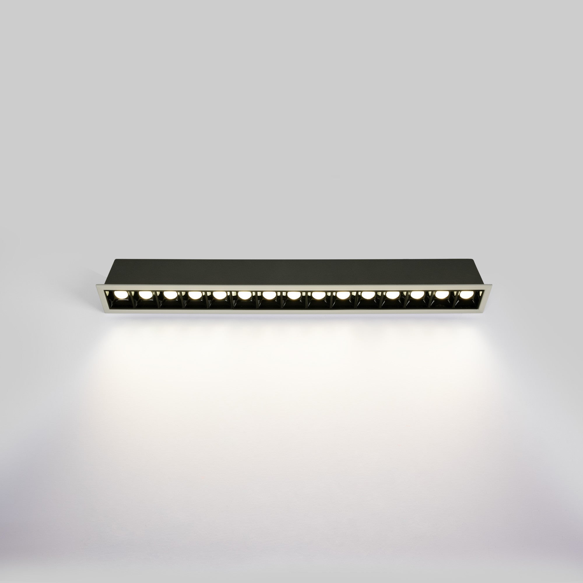 Foco lineal LED empotrable 30W - UGR18 - CRI90 - Chip OSRAM