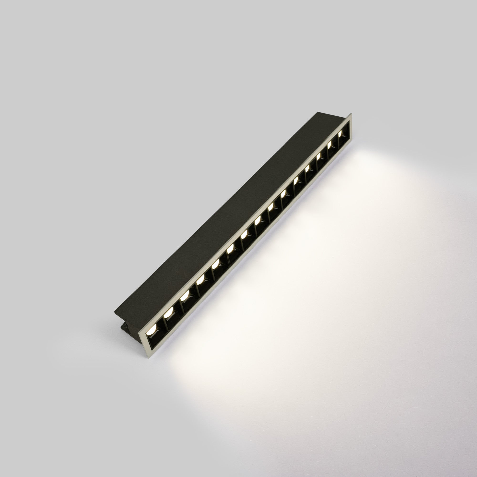 Foco lineal LED empotrable 30W - UGR18 - CRI90 - Chip OSRAM