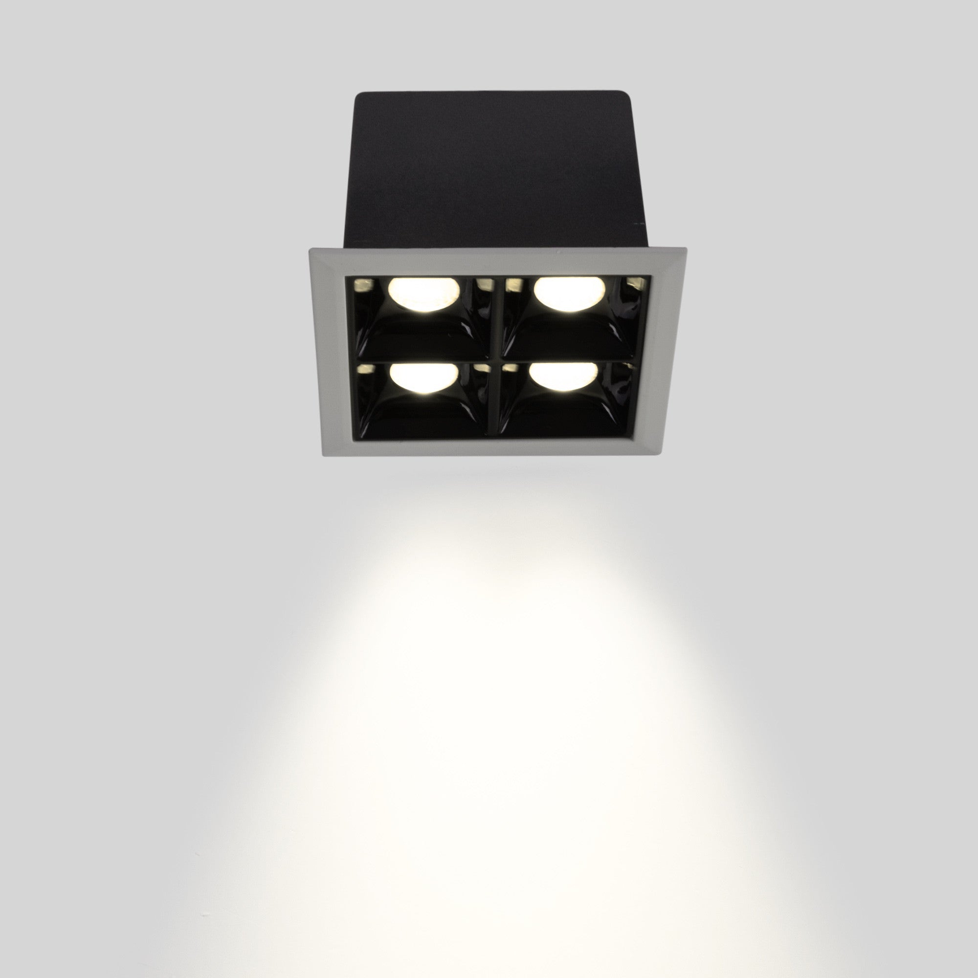 Downlight LED cuadrado empotrable 8W - 4 Focos - UGR18 - CRI90 - Chip OSRAM