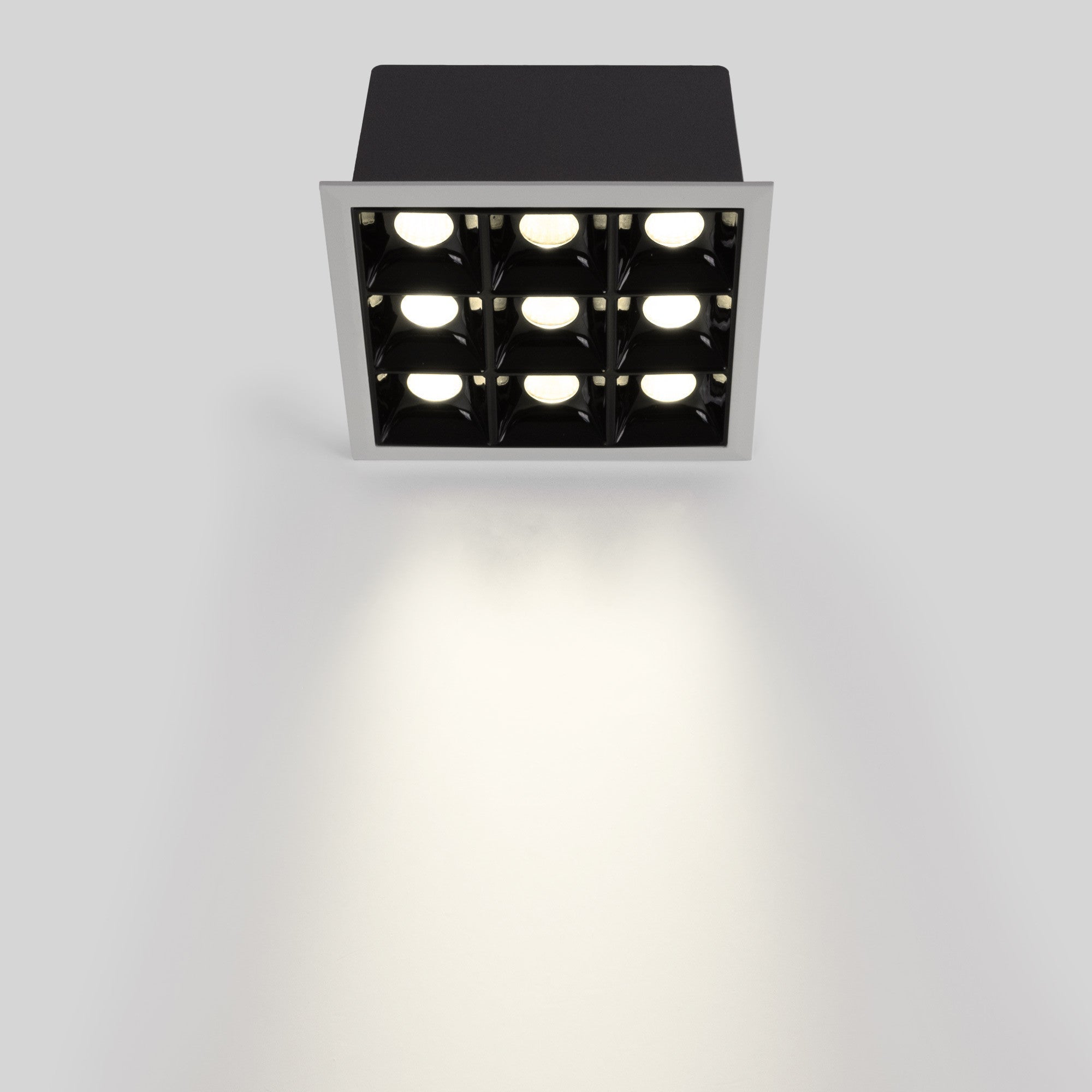 Downlight LED cuadrado empotrable 18W - 9 Focos - UGR18 - CRI90 - Chip OSRAM